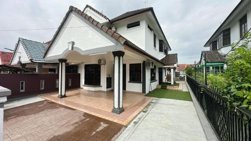 Taman Rinting House | Rinting Masai Semi-D Snooker Ping Pong 6R 20 Paxs