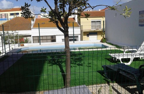 Feijo Apartment | Rio . Beaches . Lisbon, Ideal for families with children and pets.