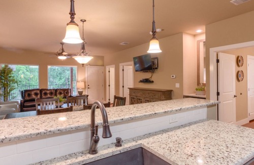 Kerrville House | Rio Bella (Sleeps 6) - Guadalupe River Trail & Hot Tub