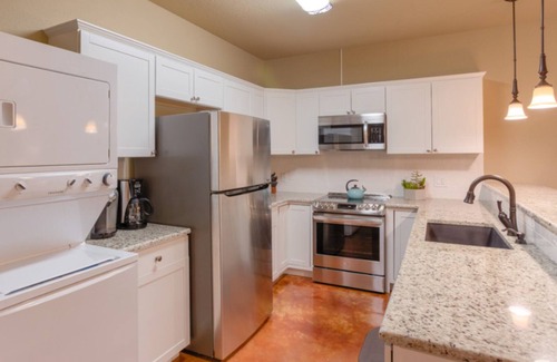 Kerrville House | Rio Bella (Sleeps 6) - Guadalupe River Trail & Hot Tub