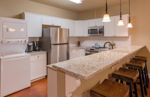 Kerrville House | Rio Bella (Sleeps 6) - Guadalupe River Trail & Hot Tub