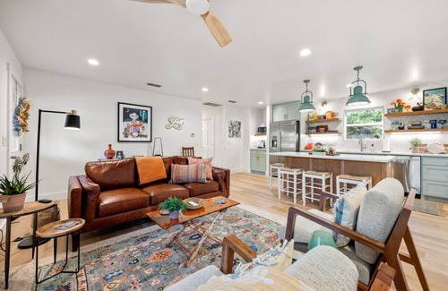 Wimberley House | Rio Ranchita - Elegant & Cozy River Retreat/Quick Walk to Square