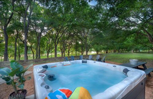 Stonewall House | Rio Ranchito, Hot tub, Riverfront, Fire pit!