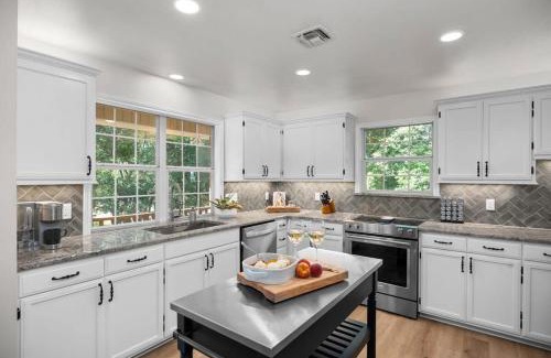 Stonewall House | Rio Ranchito, Hot tub, Riverfront, Fire pit!