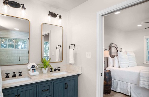 Stonewall Apartment | Rio Ranchito Loft, riverfront, hot tub, sleeps 4!
