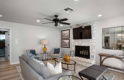 Stonewall Apartment | Rio Ranchito Loft, riverfront, hot tub, sleeps 4!