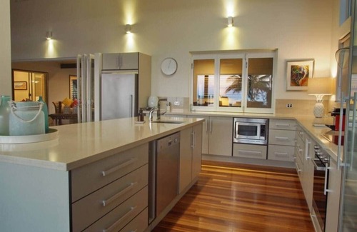 Mission Beach House | Ripples on the Beach - Beachfront Mission Beach