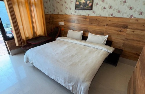 Dharamshala Bed & Breakfast | Rising View Hills