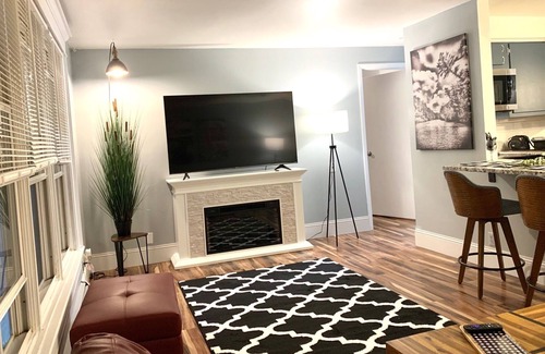 Green Bay Apartment | Ritchie’s Titletown Executive Suites: Lombardi’s Lair