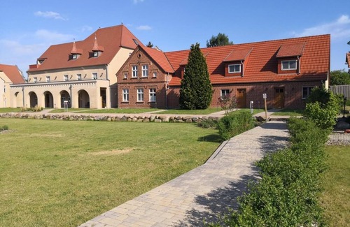 Stolpe b. Anklam Apartment | Ritter Florin Wf-44 - Der Westflügel