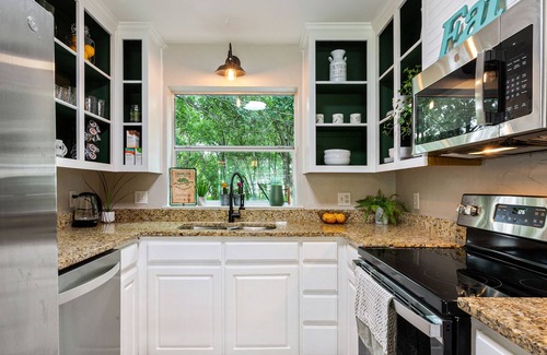 Lorena House | Ritzy country retreat only 18 mins to Magnolia Silos