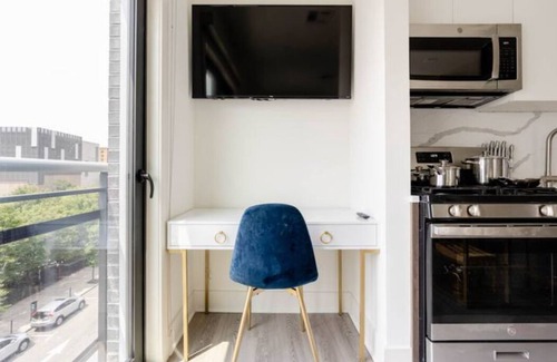Central Business District Apartment | Ritzy Downtown Studio Apt/FREE PARKING