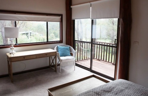 Yallingup Siding House | Rivendell Lodge, Luxury lodge located in a vineyard with onsite Tennis Court