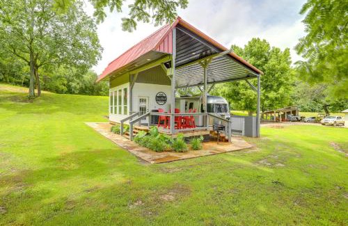 Mountain View Apartment | River Access and Private Deck Mountain View Retreat