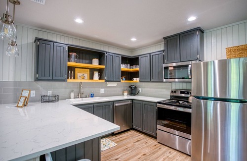 Kyle Cabin | River Access | Fire Pit | BBQ | Sleeps 17