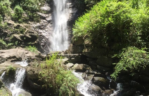 Yuli House | River and Waterfall Retreat Lodge