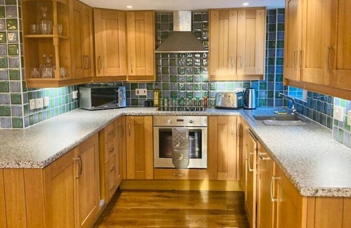 New Forest District Apartment | River Avon Retreat - A Rustic New Forest Gem on The Riverbank