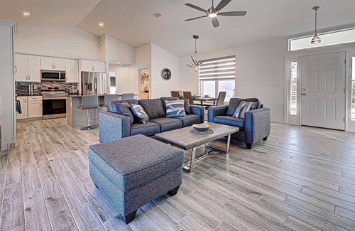 Long Meadow House | River Bank | Pool | Canal view | 2 Bed, 1 Bath