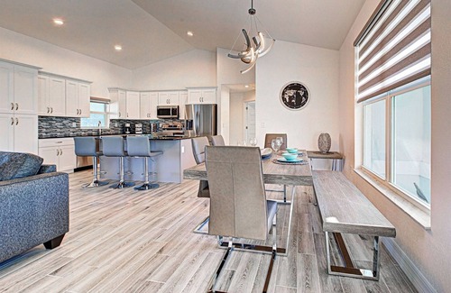 Long Meadow House | River Bank | Pool | Canal view | 2 Bed, 1 Bath