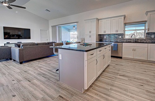 Long Meadow House | River Bank | Pool | Canal view | 2 Bed, 1 Bath