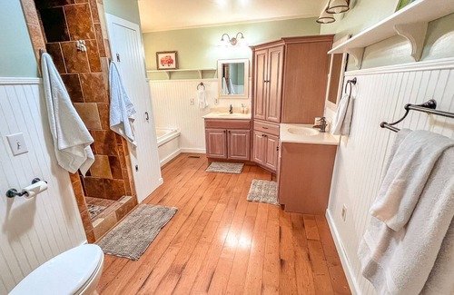 Lansing Cabin | River Bliss - New Rental for 2023. Riverfront cabin with 5BR/3BA