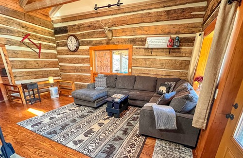 Lansing Cabin | River Bliss - New Rental for 2023. Riverfront cabin with 5BR/3BA