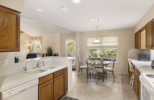 Pipe Creek House | River Bluff Retreat on the Medina