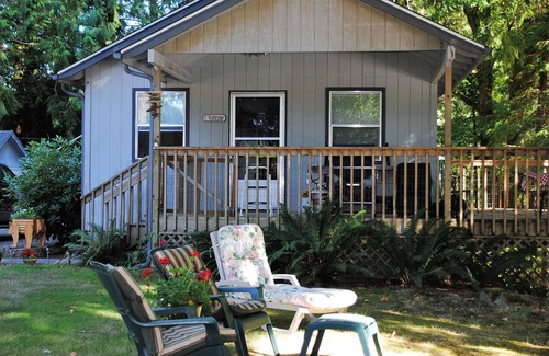 Mapleton Cabin | River Cabin in the Woods