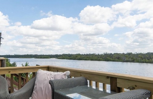 Southside Rural Community Cabin | River Cabin Million Dollar View!