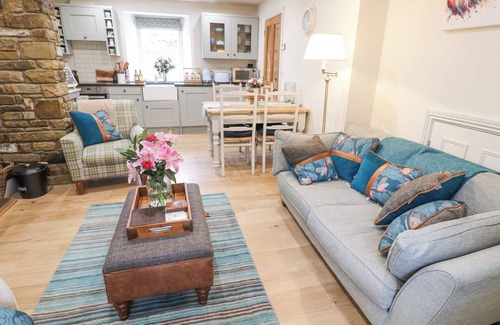 Aysgarth Cottage | RIVER DANCE COTTAGE, pet friendly, with open fire in West Burton