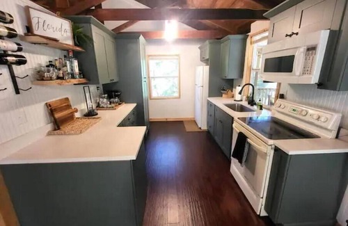 Webster Cabin | River Daze Cabin - A cozy cabin right on the river