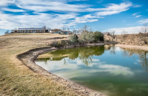 Amarillo Cabin | River Falls Venue & Lodges One-Bedroom Lodge