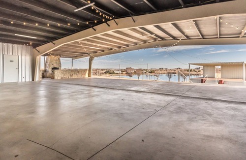 Amarillo Cabin | River Falls Venue & Lodges All Lodges