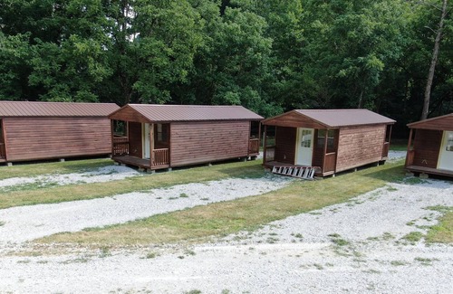 Harrogate Cabin | River Forge Cabin 52 - Cozy and Rustic 1 Bedroom Cabin - Creek Front