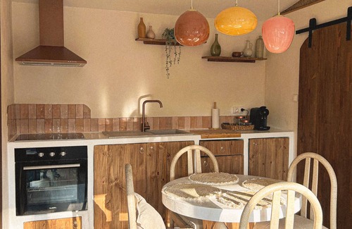 Saint-Avit-les-Guespieres Ski Chalet | Riverfront cottage with jacuzzi