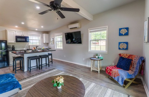 Albany House | River front comfort at Lucinda's Cabin