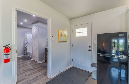 Albany House | River front comfort at Lucinda's Cabin