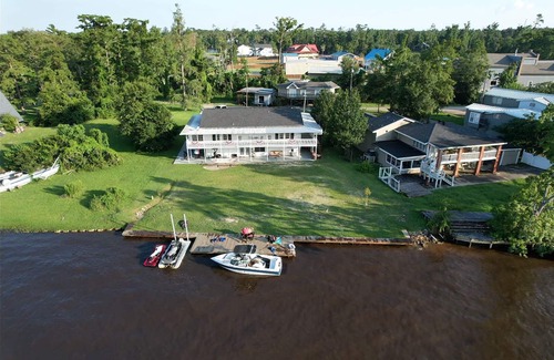 Moss Bluff House | RIVER FRONT HOUSE in Lake Charles nA rare gem located on scenic Calcasieu River.