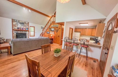 Ellijay Cottage | RIVER FRONT HOUSE INSIDE THE COOSAWATTEE RESORT