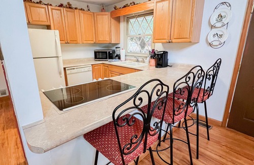 Ellijay Cottage | RIVER FRONT HOUSE INSIDE THE COOSAWATTEE RESORT
