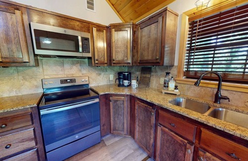 Hochatown Cabin | River Front Luxury 3 Bedroom ON Glover River UPDATED
