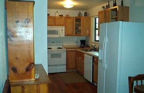 Southside Cabin | River Frontage Cottage is located on 115 Acres