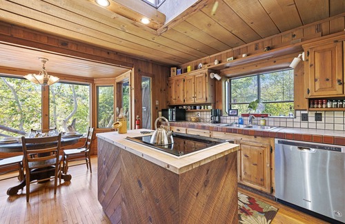 Three Rivers House | River Frontage ~ Quiet & Secluded Retreat Only Minutes to Sequoia National Park
