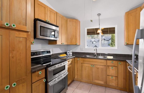 Kent Condo | River Getaway Only a Mile from Town