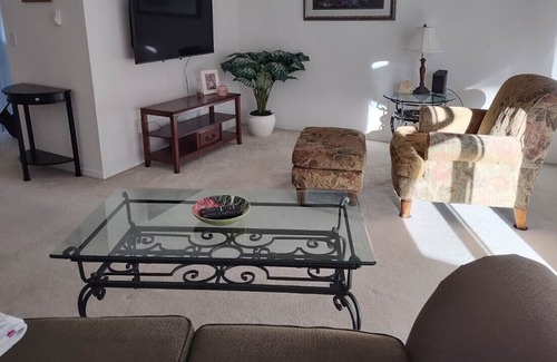 Kent Condo | River Getaway Only a Mile from Town