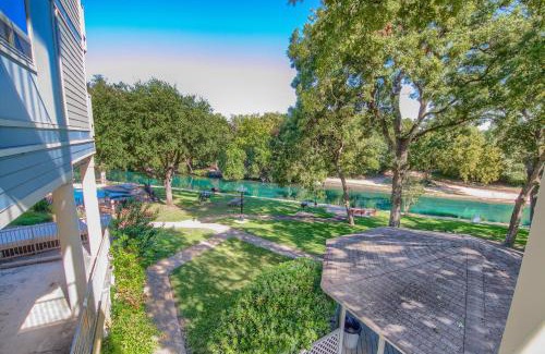 New Braunfels Apartment | River Hippie RRC A302
