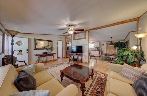 Center Point House | River Hollow Retreat