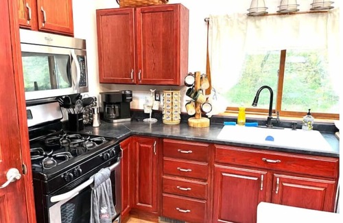 Mauston House | River House on 4 acres! Bring the dog!