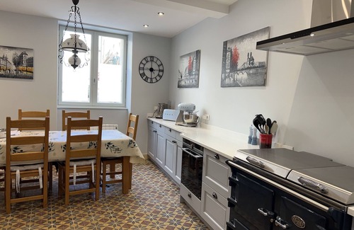 Limoux House | River House Quiet location but minutes from Town Square