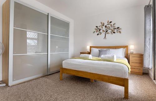 Llwchwr Apartment | River House with Parking - TV in Every Bedroom!